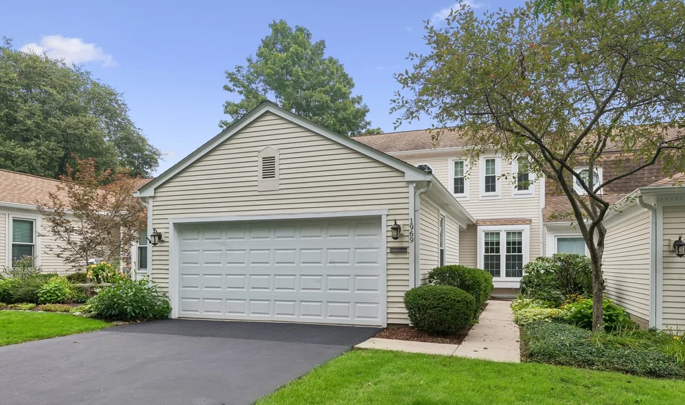 Unit for sale at 1969 Wexford Circle, Wheaton, IL 60189
