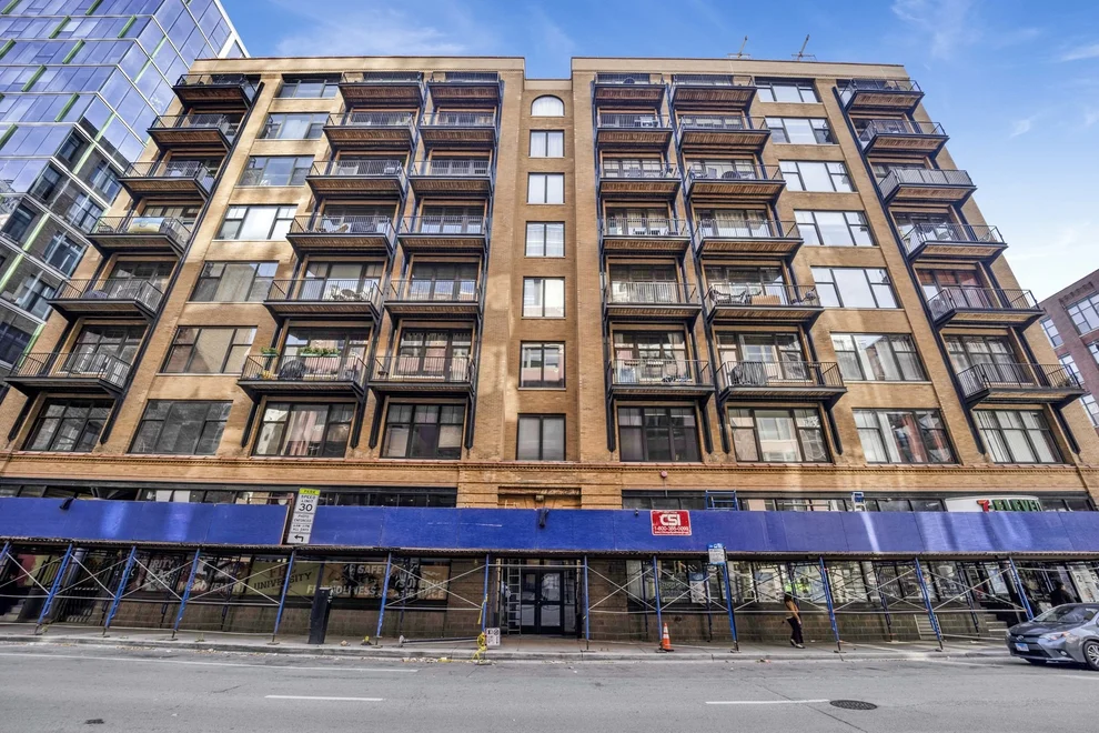 Unit for sale at 625 W JACKSON Boulevard, Chicago, IL 60661