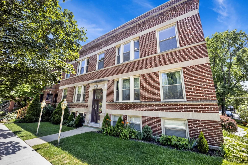 Unit for sale at 1457 W Thome Avenue, Chicago, IL 60660