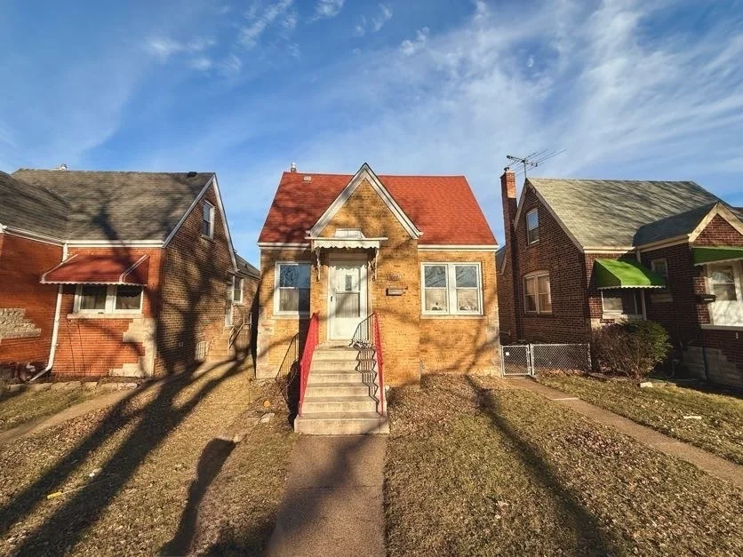 Unit for sale at 10921 S Avenue H, Chicago, IL 60617