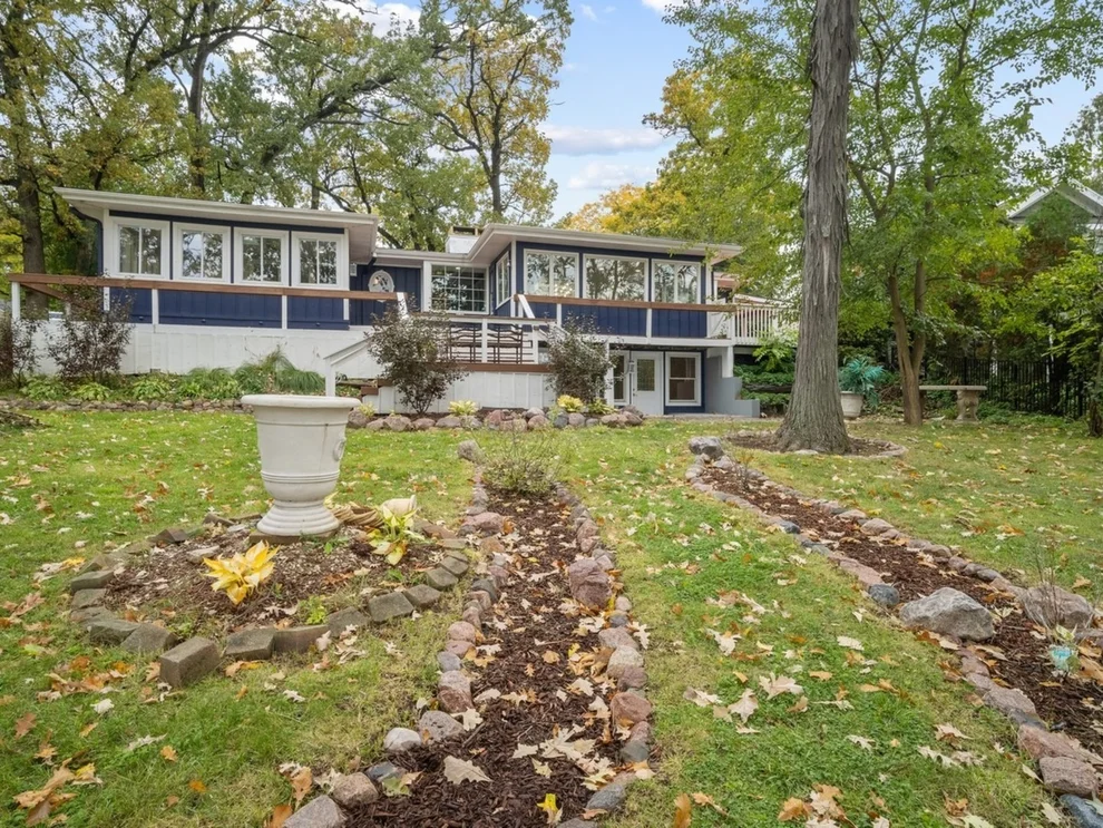 Unit for sale at 1189 Lomond Drive, Mundelein, IL 60060