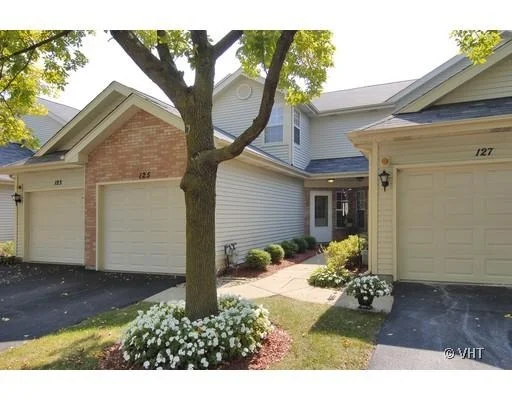 Unit for sale at 125 GOLFVIEW Drive, GLENDALE HEIGHTS, IL 60139