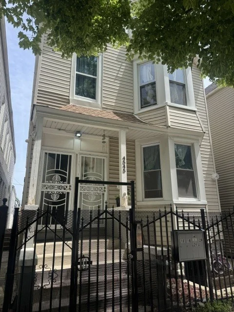 Unit for sale at 4545 S Hermitage Avenue, Chicago, IL 60609