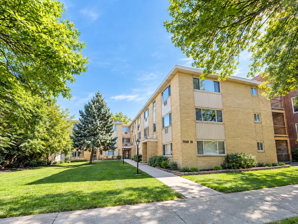 Unit for sale at 7019 N Ridge Boulevard, Chicago, IL 60645