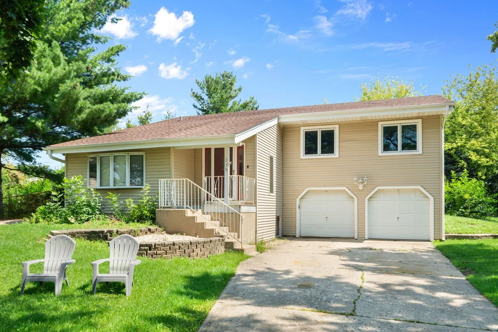 Unit for sale at 239 Oxford Court, Bloomingdale, IL 60108