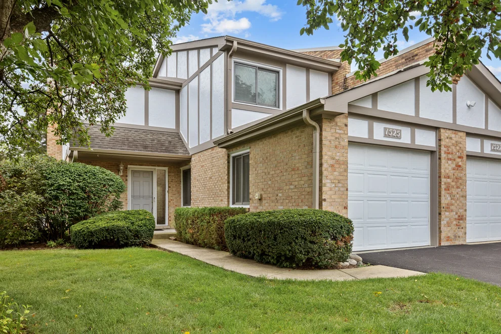 Unit for sale at 1525 Columbia Court, Elk Grove Village, IL 60007