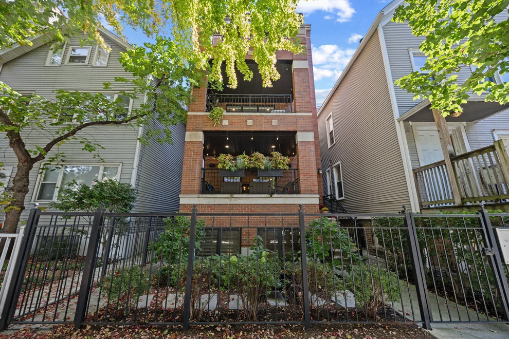 Unit for sale at 2517 N Southport Avenue, Chicago, IL 60614