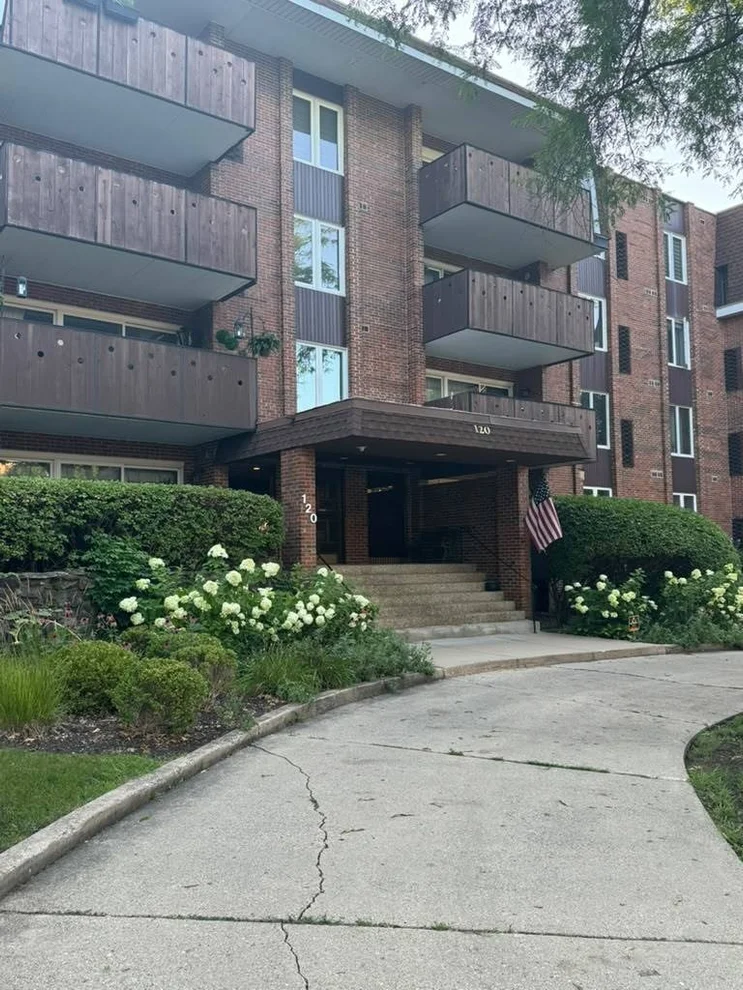 Unit for sale at 120 S Spruce Avenue, Wood Dale, IL 60191