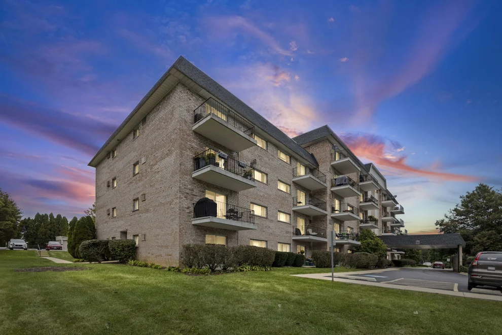 Unit for sale at 1000 S LORRAINE Road, Wheaton, IL 60189