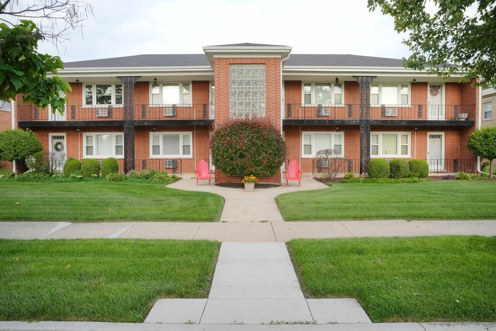 Unit for sale at 1427 Homestead Road, La Grange Park, IL 60526