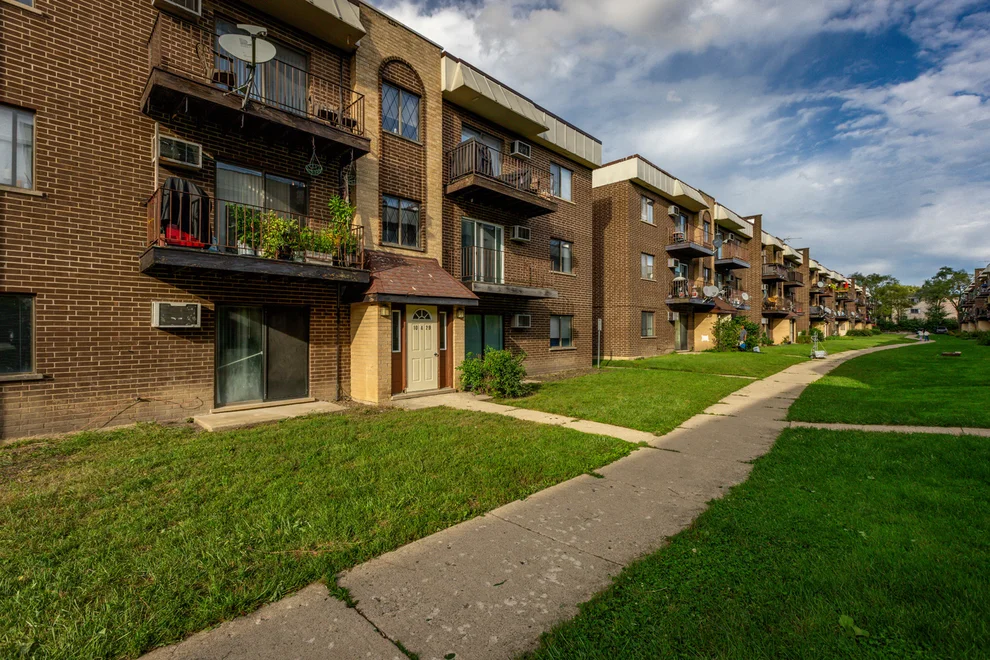 Unit for sale at 10429 DEARLOVE Road, Glenview, IL 60025