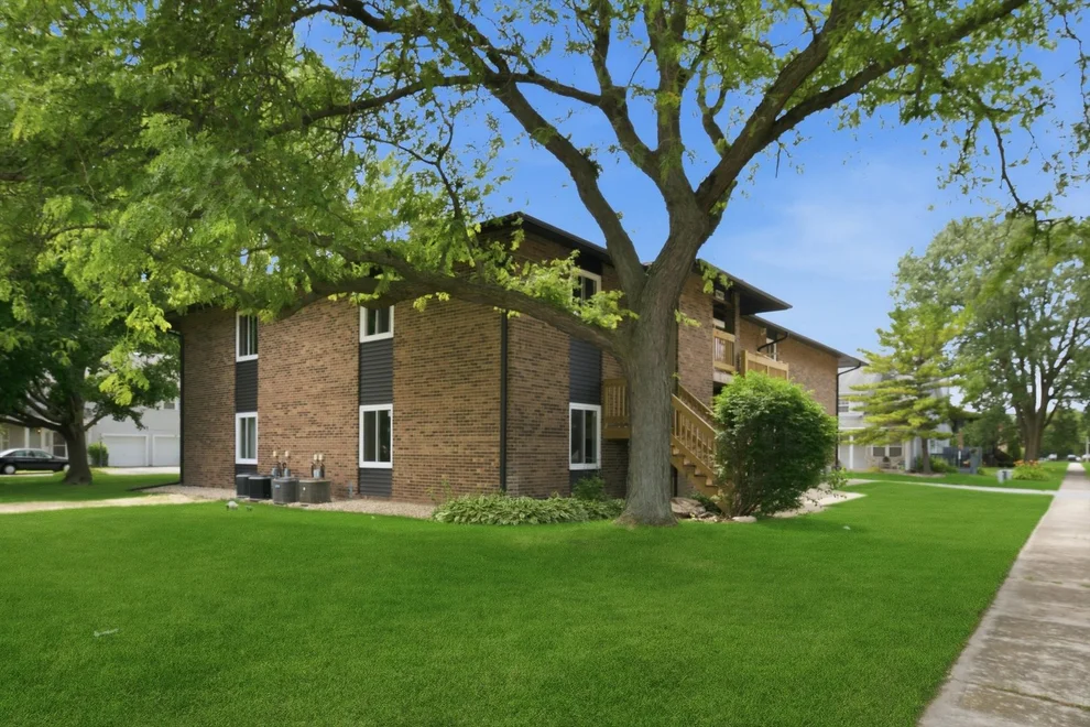 Unit for sale at 19403 Oakwood Avenue, Country Club Hills, IL 60478