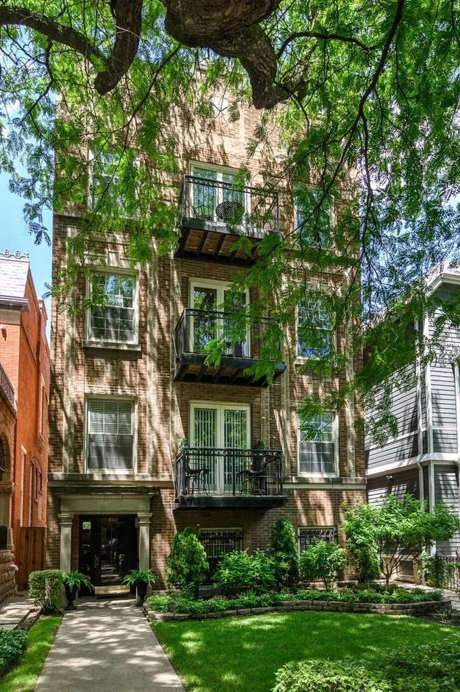 Unit for sale at 640 W Fullerton Parkway, Chicago, IL 60614