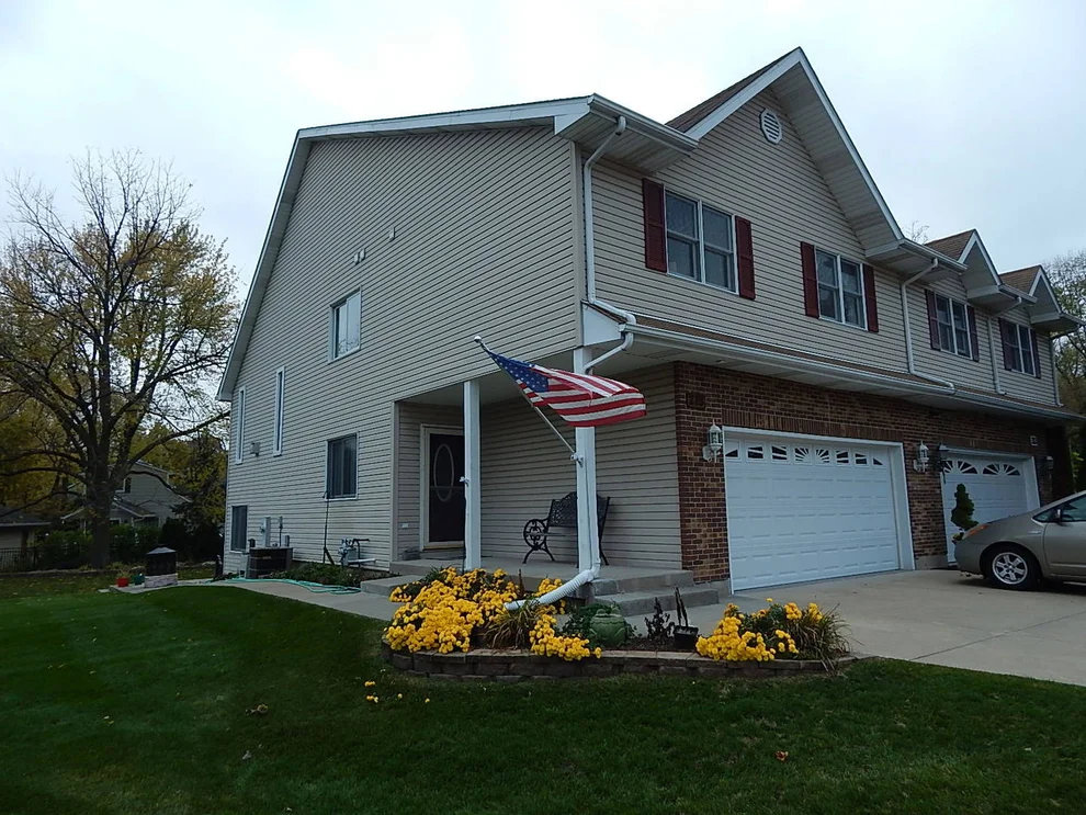 Unit for sale at 215 Lorien Court, East Dundee, IL 60118