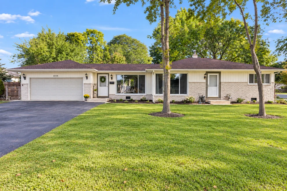 Unit for sale at 3810 Bobwhite Lane, Rolling Meadows, IL 60008