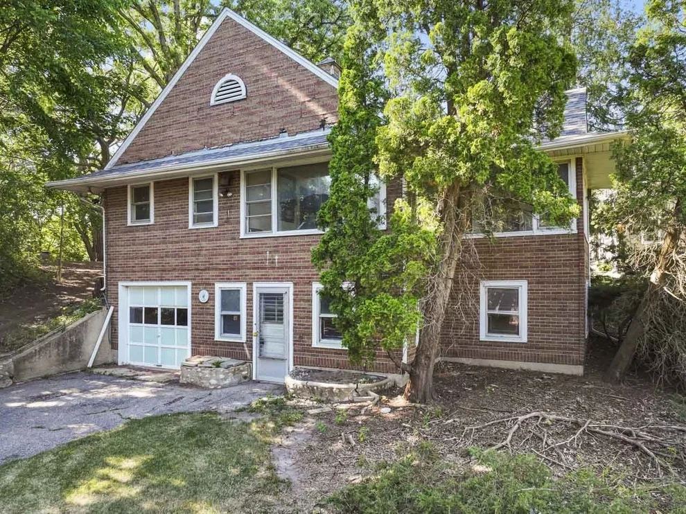 Unit for sale at 2810 Fischer Drive, Burlington, WI 53105