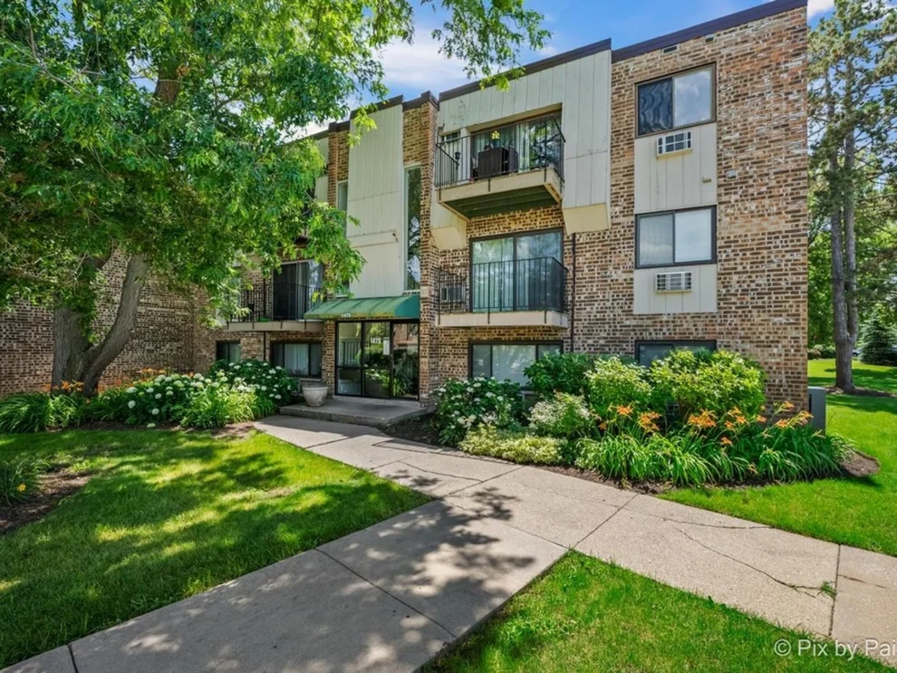 Unit for sale at 1475 N Winslowe Drive, Palatine, IL 60074