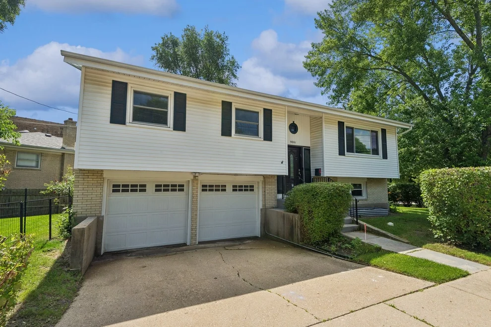 Unit for sale at 9001 E Prairie Road, Evanston, IL 60203