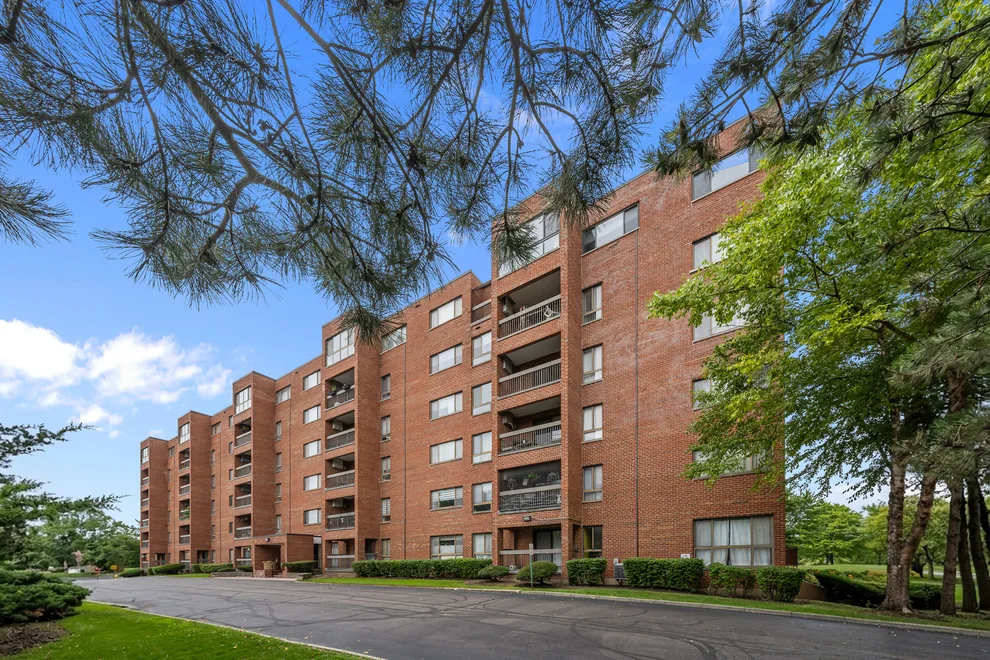 Unit for sale at 701 Forum Square, Glenview, IL 60025