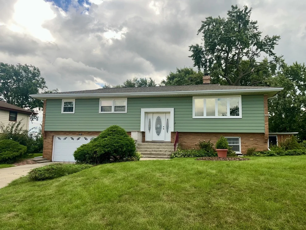 Unit for sale at 8041 W 91st Street, Hickory Hills, IL 60457