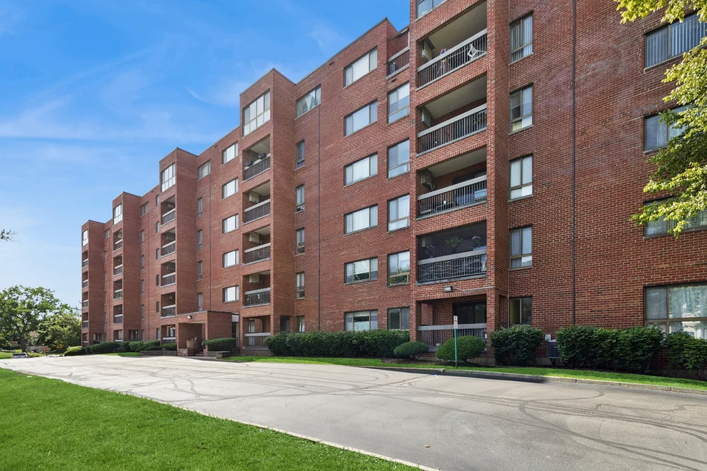 Unit for sale at 701 Forum Square, Glenview, IL 60025