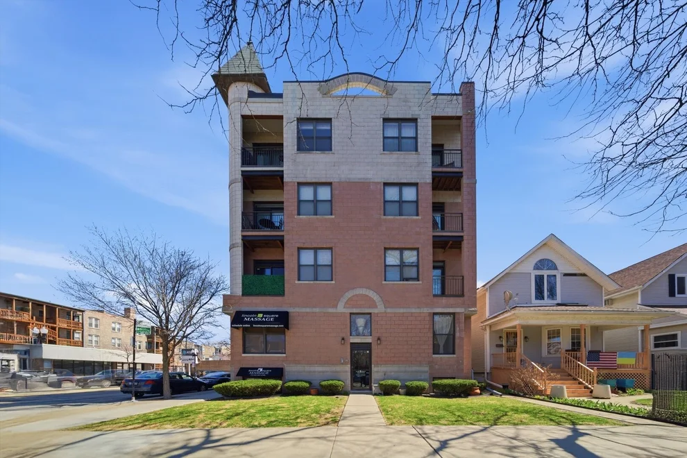 Unit for sale at 1733 W Lawrence Avenue, Chicago, IL 60640