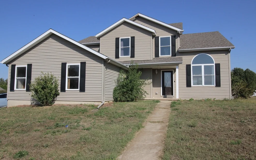 Unit for sale at 901 Brighton Street, Mackinaw, IL 61755