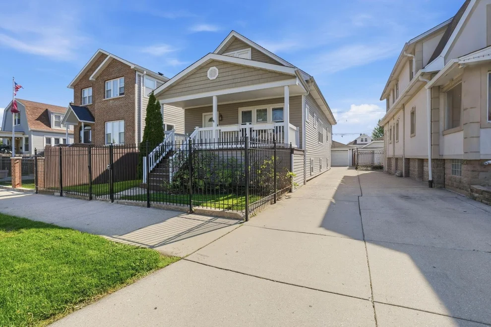 Unit for sale at 2923 N New England Avenue, Chicago, IL 60634