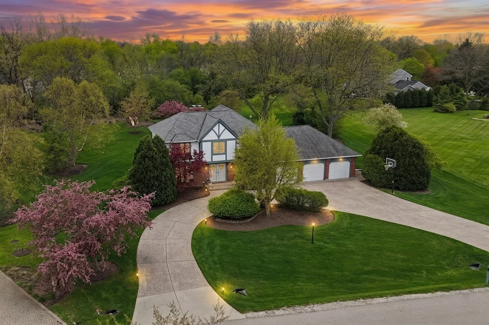 Unit for sale at 1525 Saratoga Court, Libertyville, IL 60048