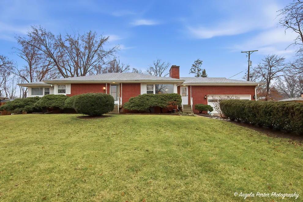 Unit for sale at 515 Country Club Drive, McHenry, IL 60050