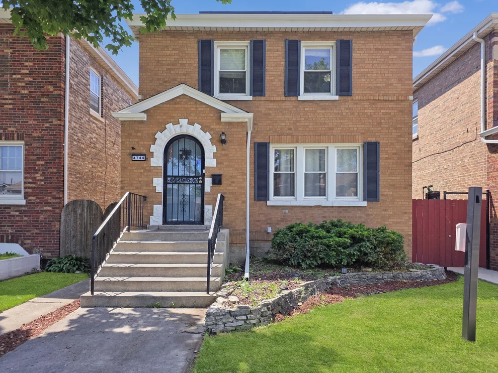 Unit for sale at 4744 S Hamlin Avenue, Chicago, IL 60632
