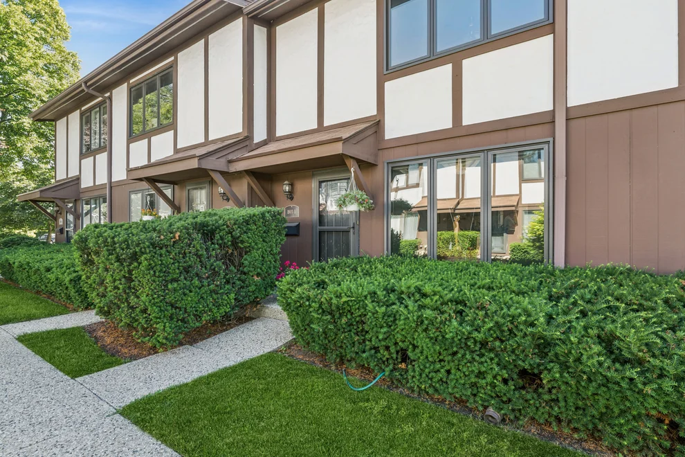 Unit for sale at 1803 Henley Street, Glenview, IL 60025