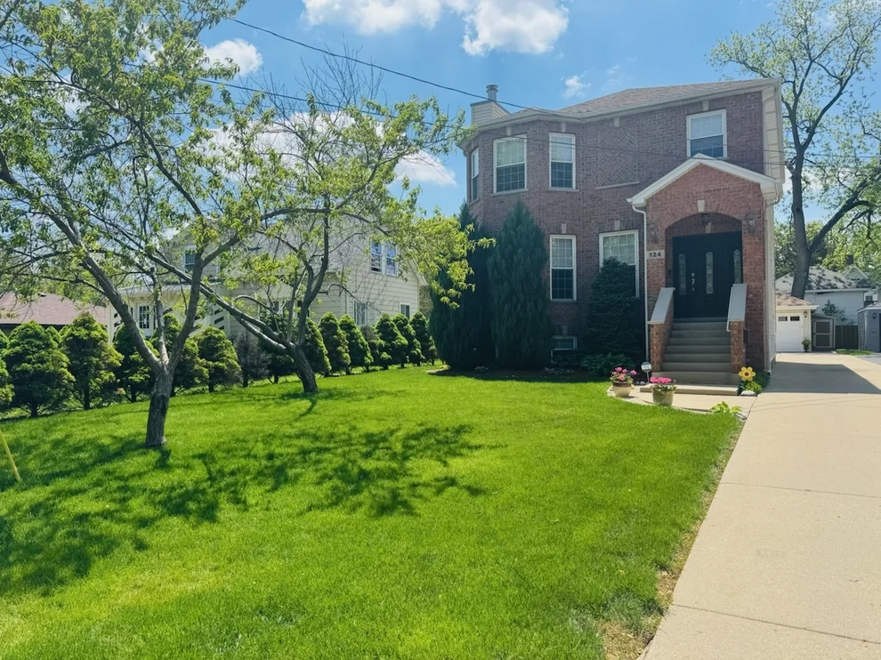 Unit for sale at 124 Hubbard Court, Wauconda, IL 60084