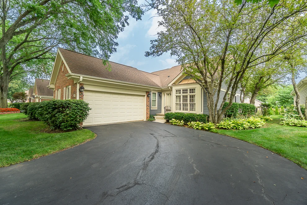 Unit for sale at 2157 N Lake Shore Circle, Arlington Heights, IL 60004