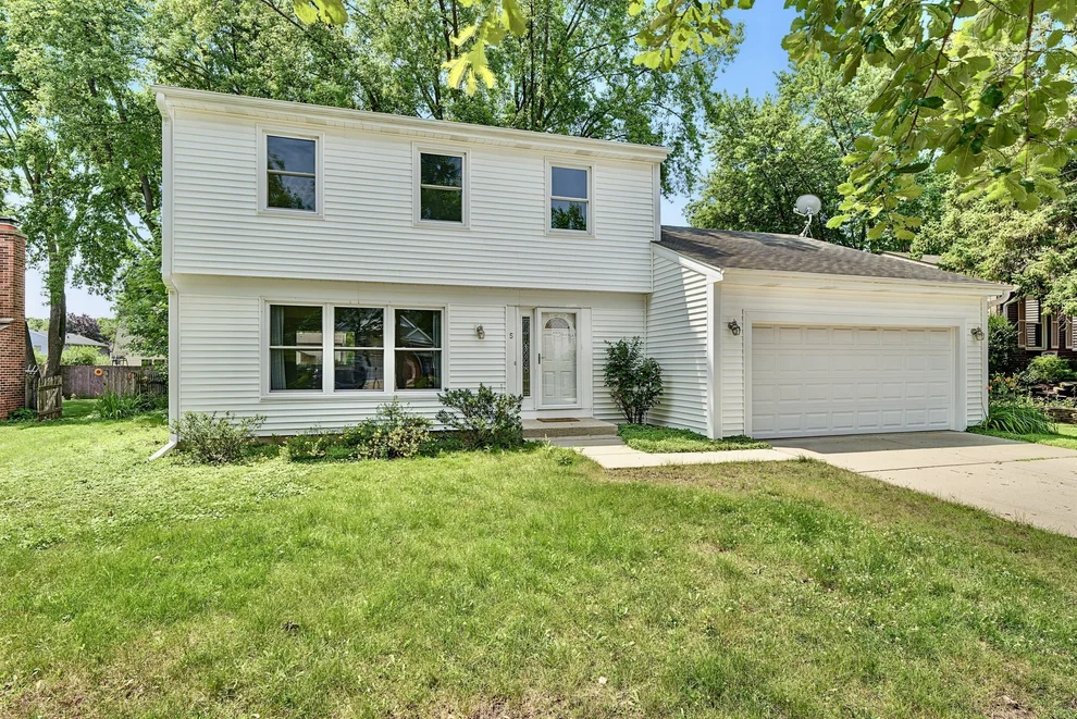 Unit for sale at 5 Keswick Lane, Vernon Hills, IL 60061