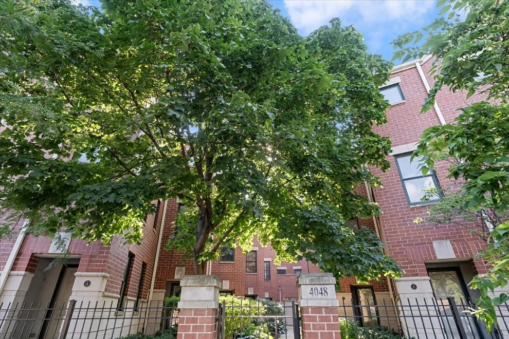 Unit for sale at 4048 N CLARK Street, Chicago, IL 60613