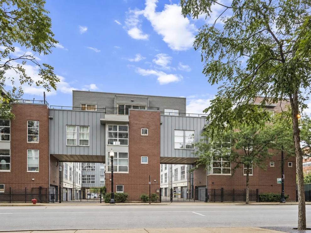 Unit for sale at 1808 S Michigan Avenue, Chicago, IL 60616