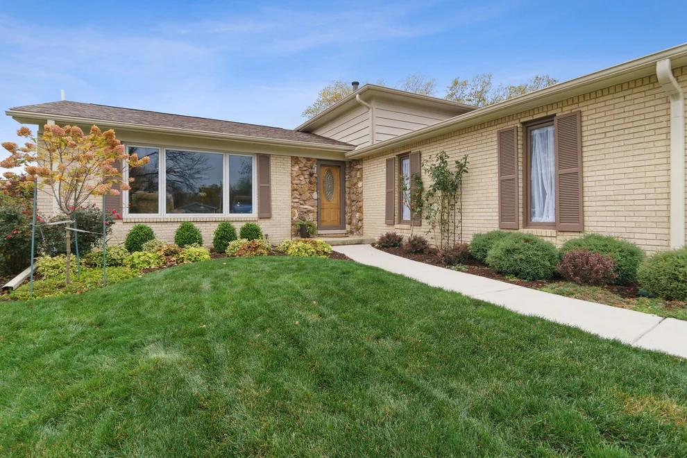 Unit for sale at 684 Crystal Court, Schaumburg, IL 60193