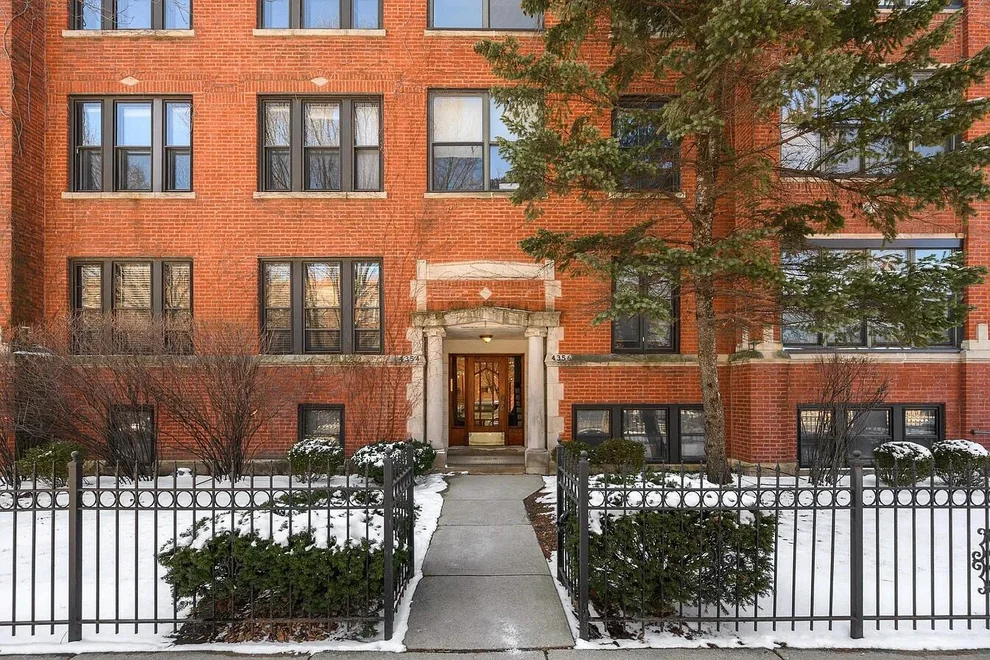 Unit for sale at 4354 N Wolcott Avenue, Chicago, IL 60613