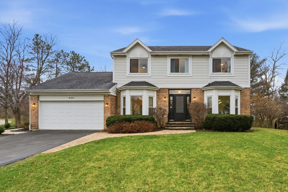 Unit for sale at 830 Longwood Drive, Algonquin, IL 60102