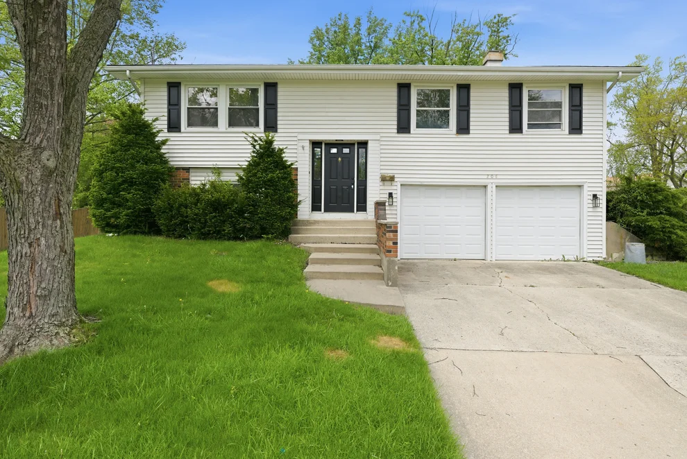 Unit for sale at 2S206 Mayfield Lane, Glen Ellyn, IL 60137