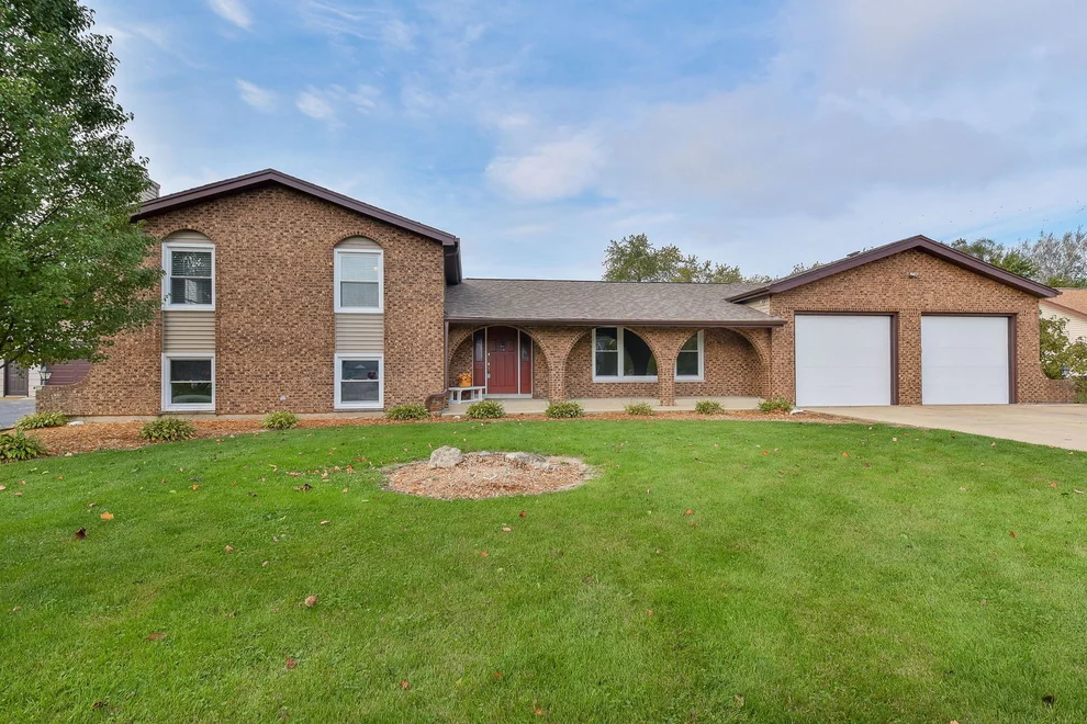 Unit for sale at 2N628 Virginia Avenue, Glen Ellyn, IL 60137