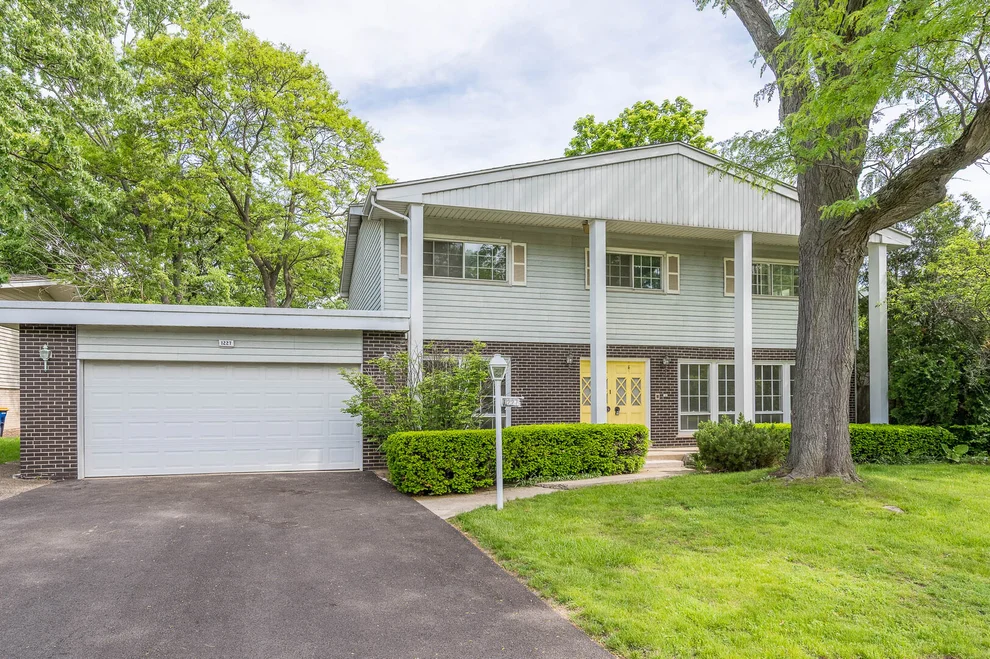Unit for sale at 1227 Lynn Terrace, Highland Park, IL 60035