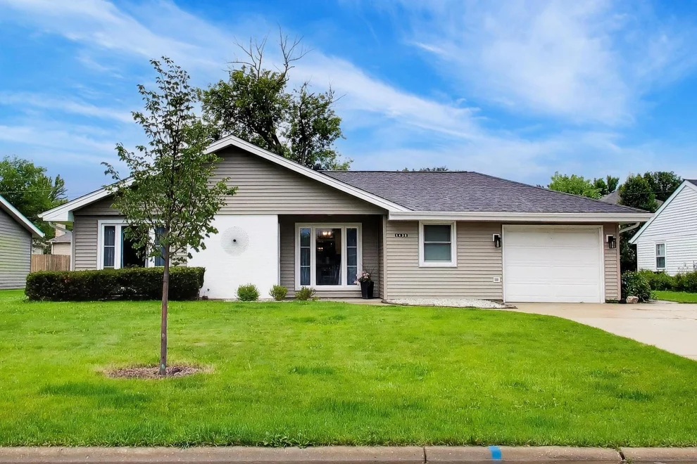 Unit for sale at 1430 Sequoia Lane, Darien, IL 60561
