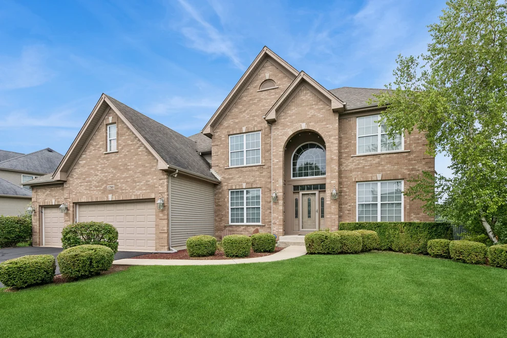 Unit for sale at 1790 Queensport Drive, Crystal Lake, IL 60014