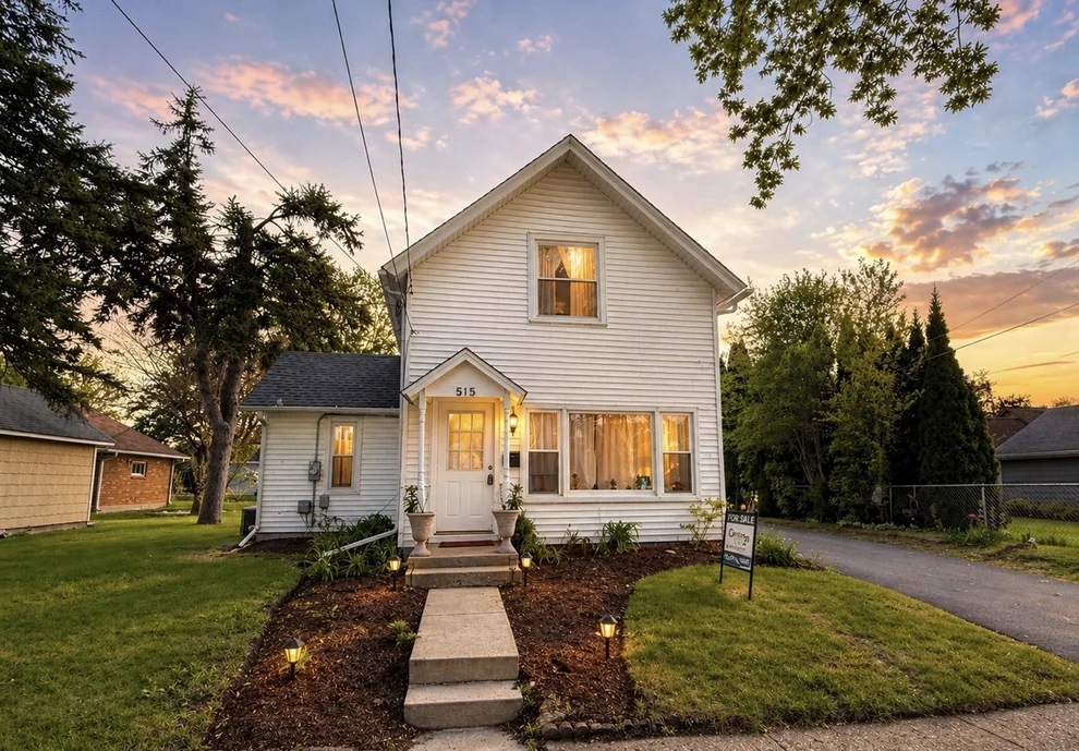 Unit for sale at 515 Oak Street, Elgin, IL 60123