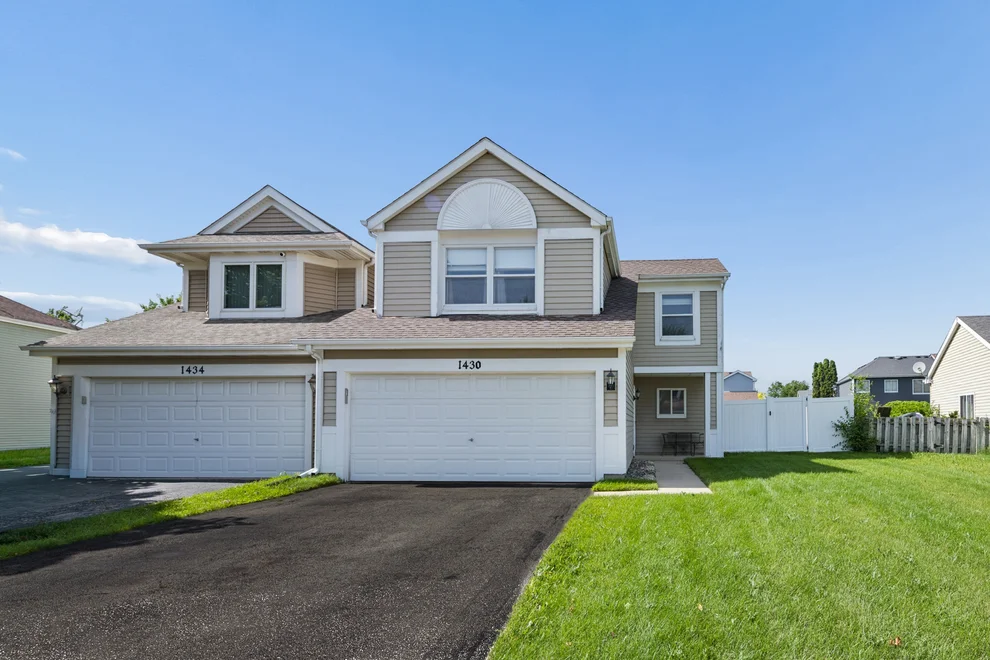 Unit for sale at 1430 S Pembroke Drive, South Elgin, IL 60177