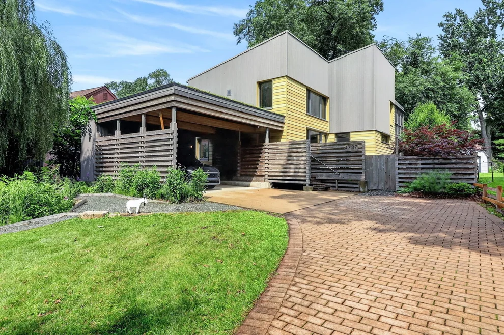 Unit for sale at 4737 Puffer Road, Downers Grove, IL 60515