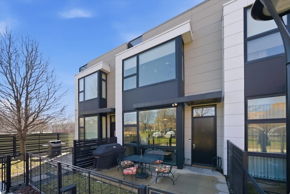Unit for sale at 437 W Hobbie Street, Chicago, IL 60610