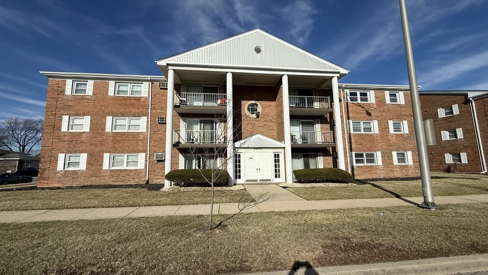 Unit for sale at 4420 W 111th Street, Oak Lawn, IL 60453